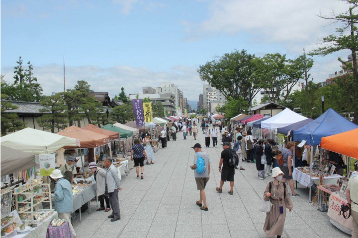 お東さん・手づくり門前市